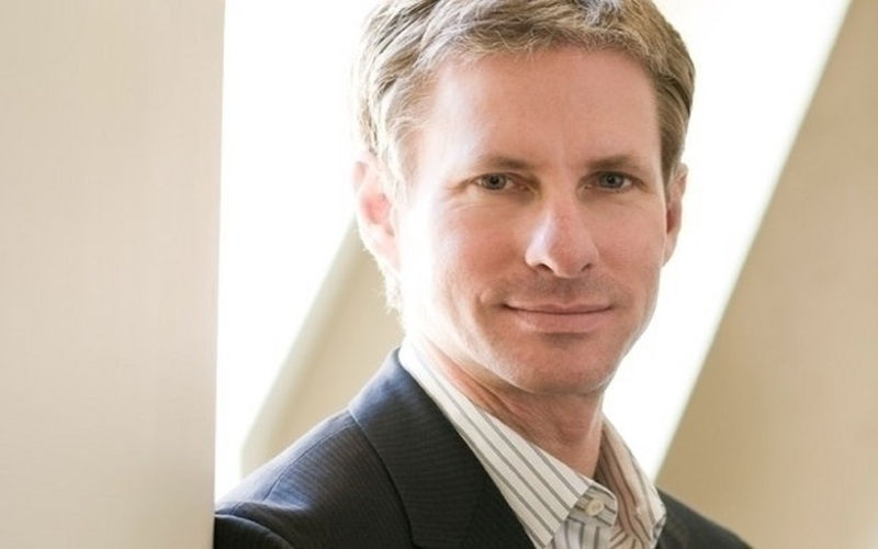 Chris Larsen- prokonsumencki idealista