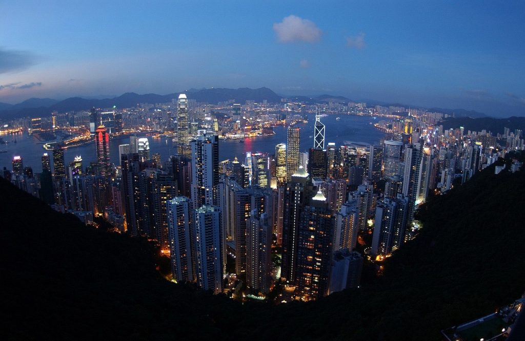 Hongkong i Singapur poczuły krew Londynu
