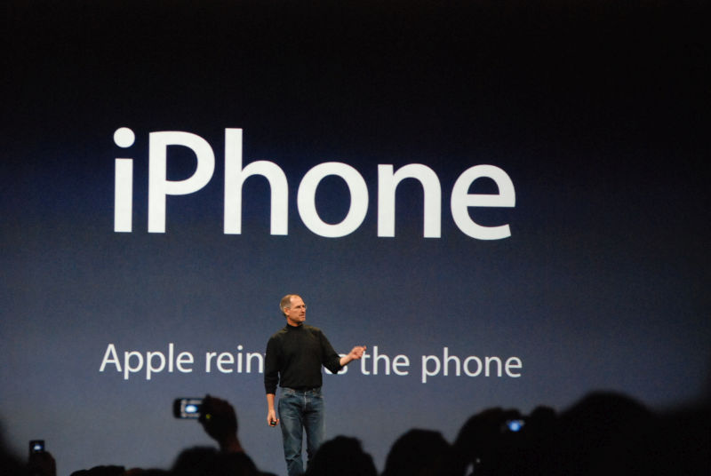 10 urodziny iPhone’a – czyli jak Apple zrewolucjonizowało świat