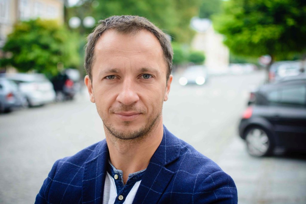 Bartosz Michałek – Lepiej jest zmienić warunki pracy, niż miejsce pracy