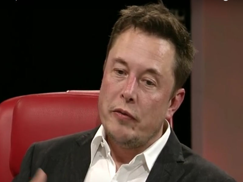 Elon Musk chce połączyć mózg z komputerem. Tak mamy się bronić przed AI