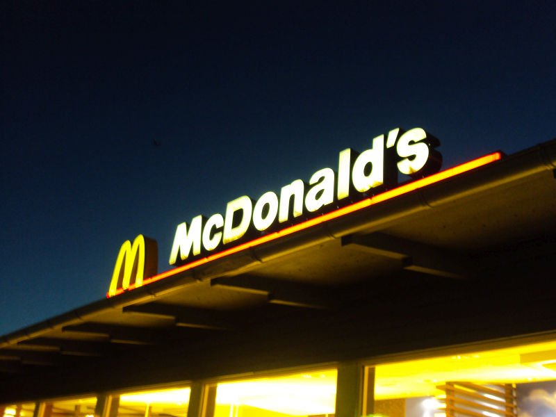 Dostawy z McDonald’s dzięki UberEats? Już niedługo wystartują w Warszawie