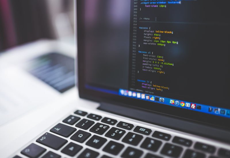Jak zostać programistą w Europie? Koszty edukacji i zarobki