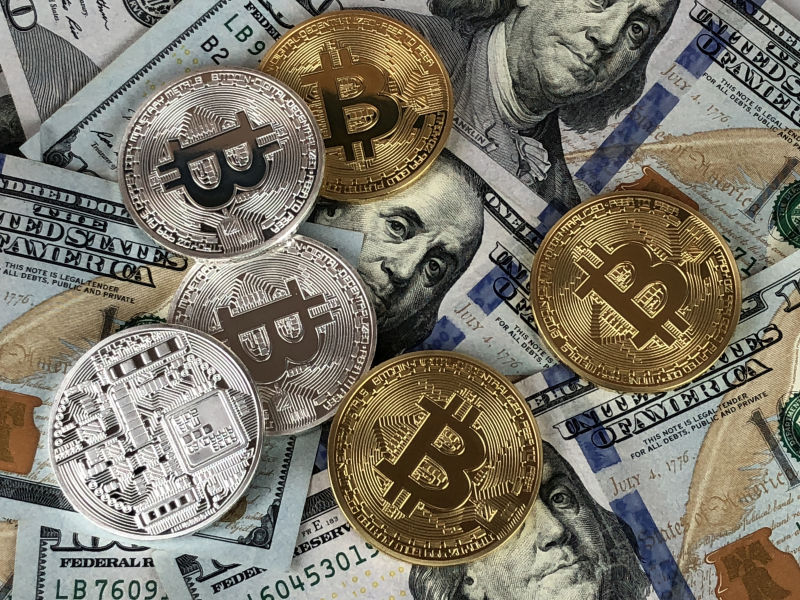 Bitcoin już tylko za 8 tysięcy dolarów. Co się dzieje?