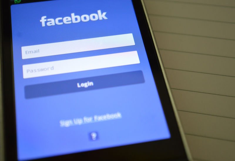 Facebook wprowadza zdjęcia 3D. Potrzebny najlepszy telefon świata, czyli iPhone