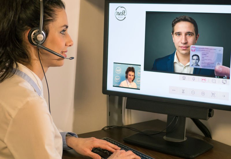17% posiadaczy konta założyło je online