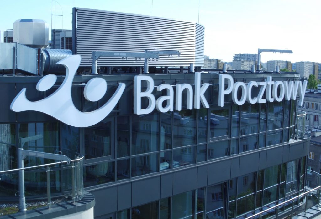 Bank Pocztowy z nowym dostawcą usług outsourcingu kart płatniczych