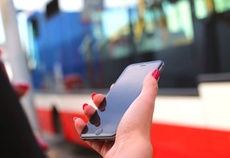Co trzeci Polak korzysta z bankowości mobilnej w telefonie