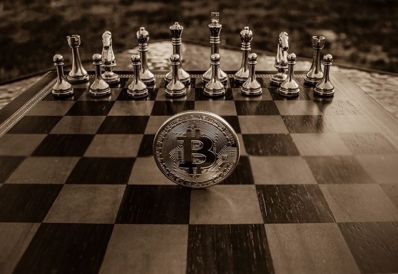 „Kim będziesz, kiedy bańka pęknie”. KNF przeciwko kryptowalutom