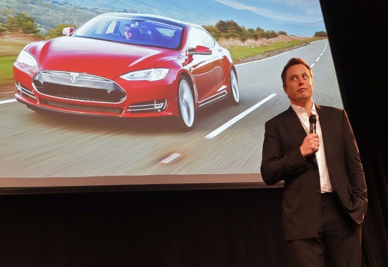 Tesla wychodzi na prostą – zapewnia Elon Musk
