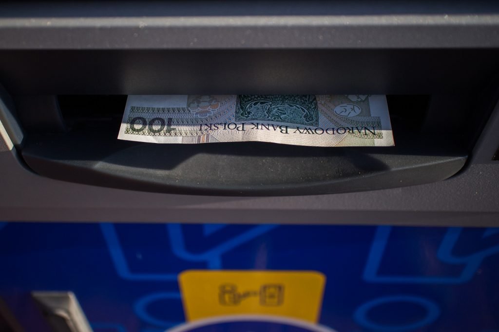 Bank Pekao umożliwia klientom wpłaty gotówki w sieci Euronet