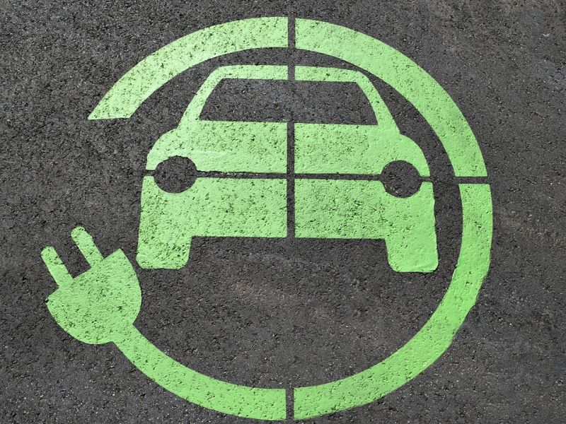 Więcej ładowarek dla samochodów elektrycznych w Warszawie