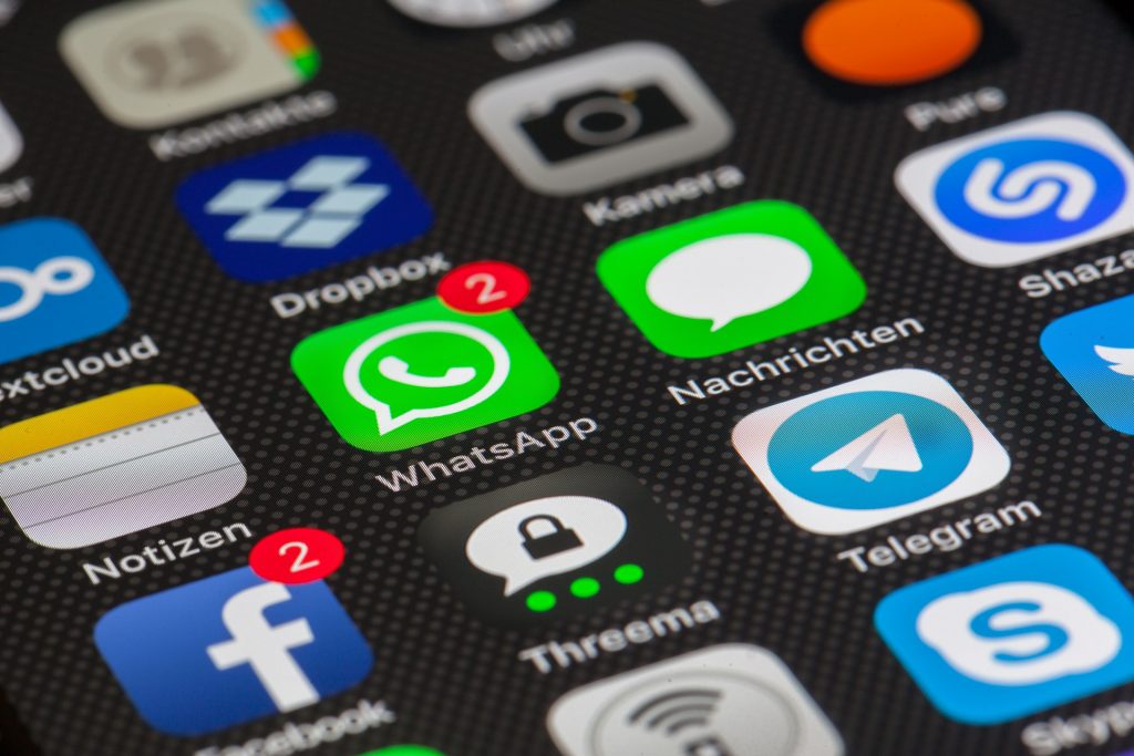 Facebook chce zarobić na WhatsApp za pomocą API dla biznesu