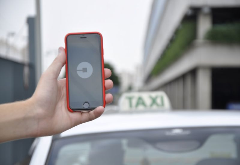 Trwa strajk taksówkarzy. Uber zwiększa bezpieczeństwo użytkowników aplikacji