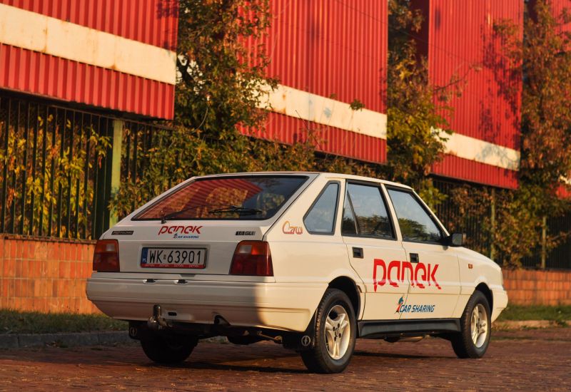 Carsharing w wydaniu retro. Polonez Caro w aplikacji Panek
