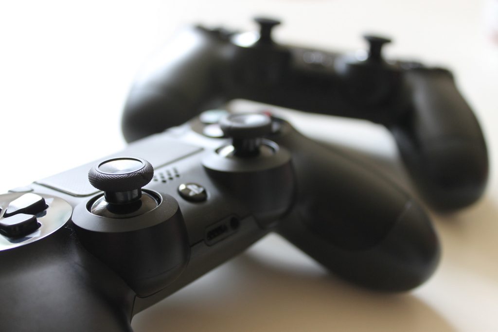 Gracze lubią szybkość i dynamikę. Dzięki Blue Media szybko doładują konto na PlayStation