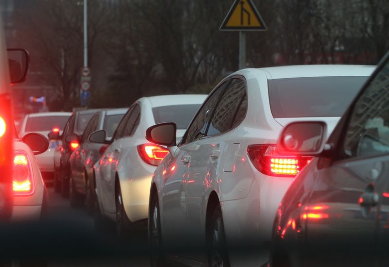 Jutro wyruszamy na cmentarze. Omiń korki z Google Maps