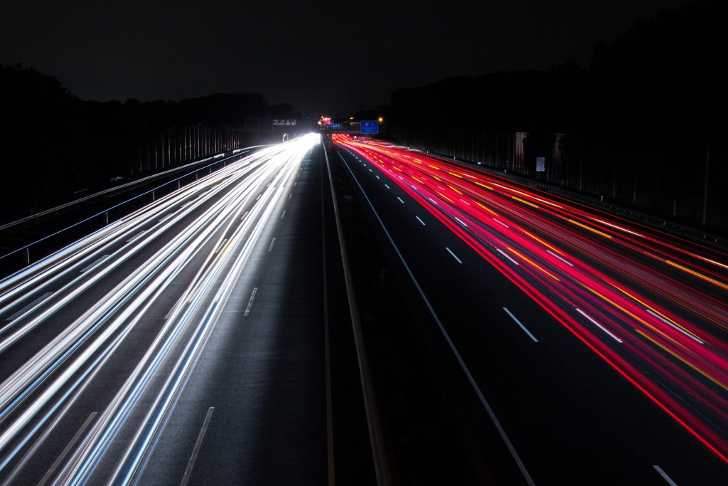Zatrzymaj auto, otwórz okno i zapłać myto. Autostrady w Polsce zatrzymały się w XX wieku