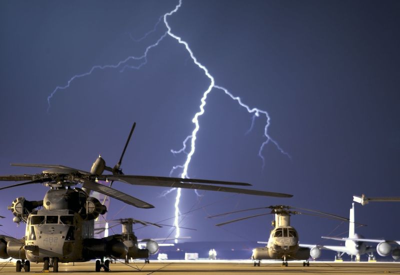 Lot helikopterem nad papierowym wydaniem gazety