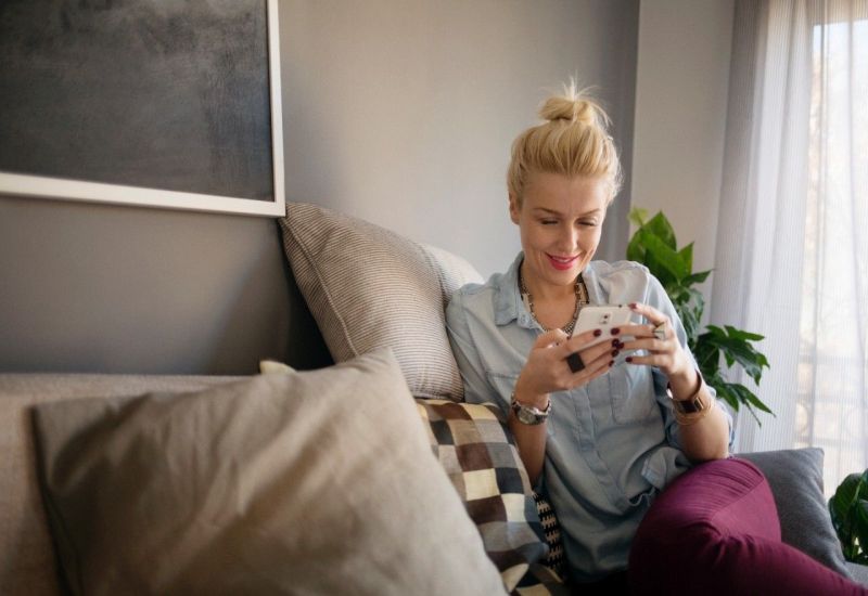 Prawie połowa Polaków kupi prezent świąteczny na smartfonie