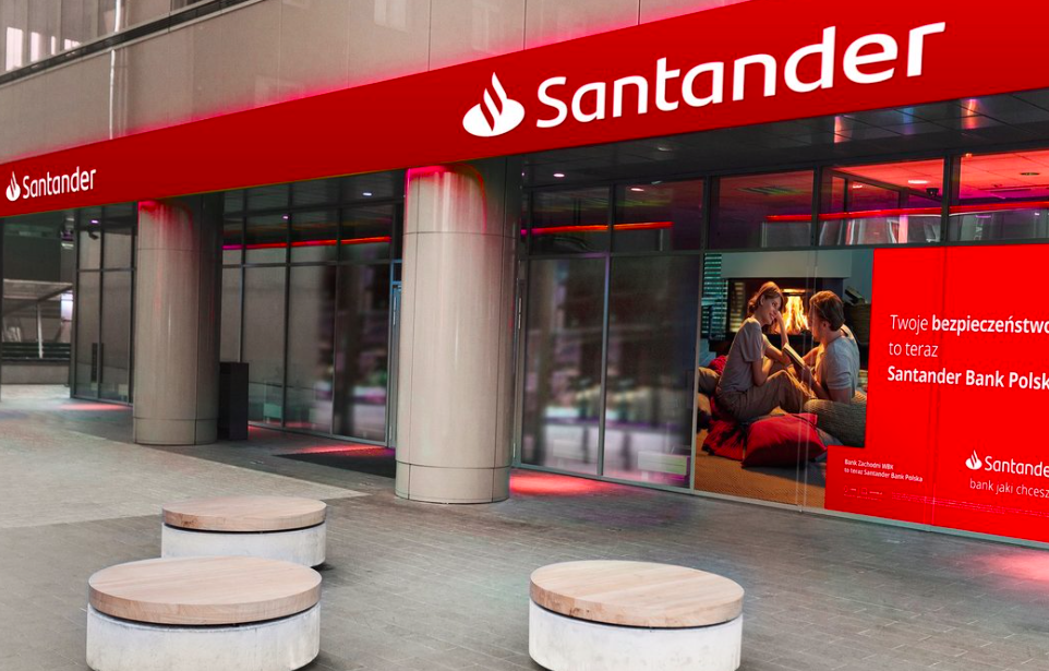 W Santanderze umowę o konto zawrzesz na biometrycznym tablecie