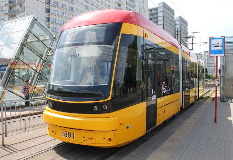 W warszawskich tramwajach za bilet zapłacisz kartą i BLIKIEM
