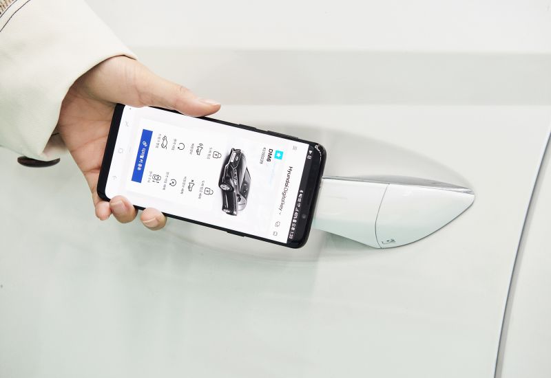 Smartfon zastąpi kluczyki do samochodu