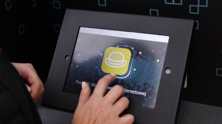 Alior Bank uczy klientów, jak korzystać z bankowości elektronicznej