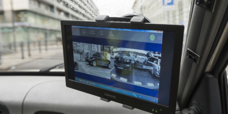 We wtorek ruszają e-kontrole parkowania w Warszawie