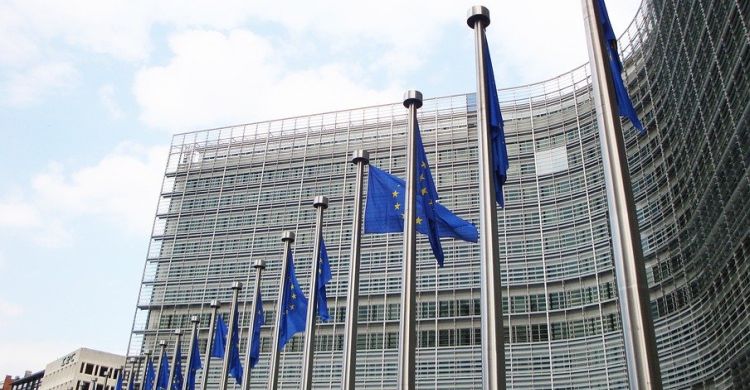 Fintech a prawa klienta. Komisja Europejska wyjaśnia wątpliwości