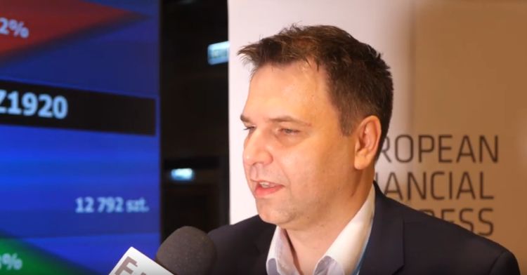 Fintechy i banki walczą o klientów. Kto wygra? [VIDEO]