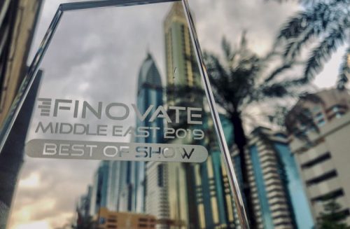 Statuetka Finovate Middle East 2019 Best of Show