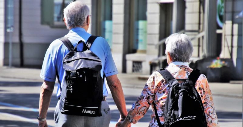 Seniorzy będą więcej kupować online i mobile. Nowy raport Fundacji Kobiety e-biznesu