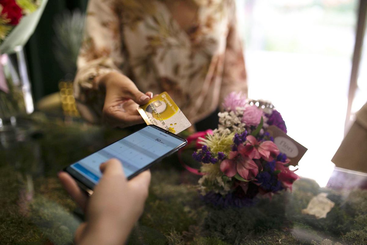 Terminal płatniczy w smartfonie. Fiserv i Visa przeprowadziły pierwszą transakcję PIN on Mobile