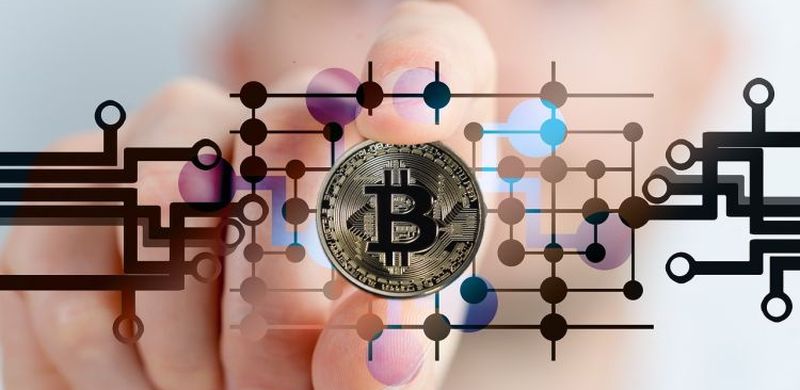 Uwaga na oszustów oferujących inwestycje w kryptowaluty i na rynku Forex