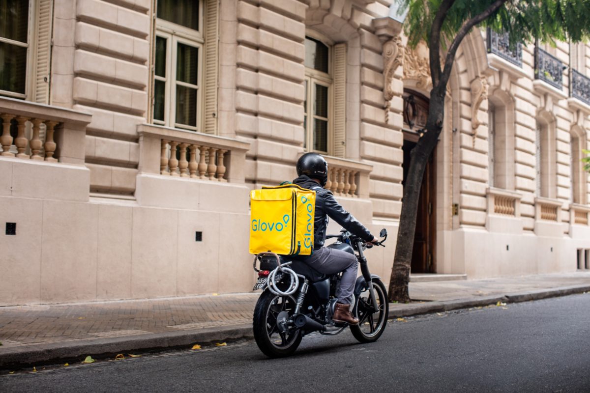 Glovo łapie dużego partnera. Zakupy z Carrefoura w mniej niż godzinę