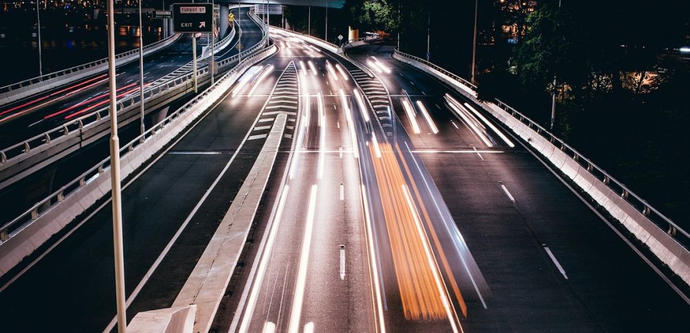 Polacy nie rezygnują z samochodów pomimo inflacji. Badanie Autopay