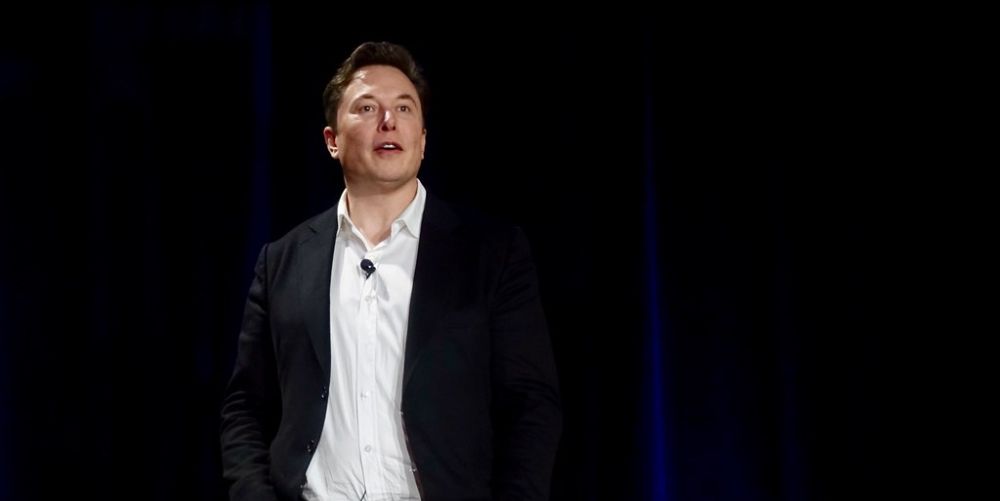 Elon Musk najlepiej zarabiającym prezesem. Na drugim miejscu Tim Cook