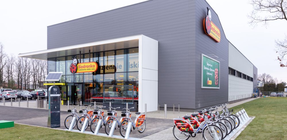 Glovo dostarczy zakupy z Biedronki za darmo. Sieć zachęca do zakupów online
