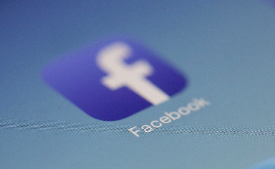 Facebook poprosi nas o selfie? Nowa funkcja już w Europie