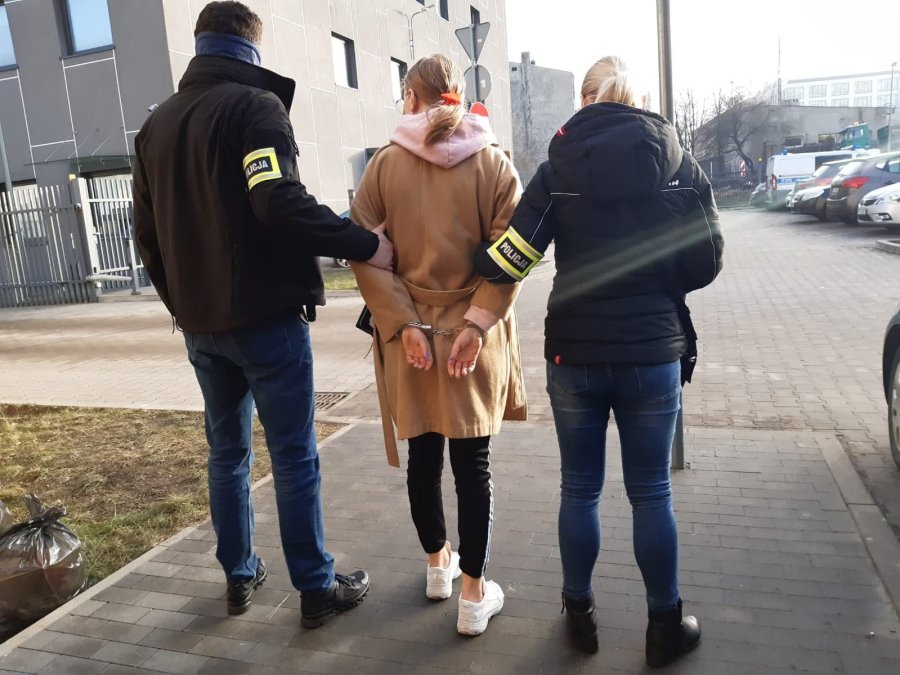 Zaciągali pożyczki i robili zakupy ratalne na cudze dane osobowe. Trafili w ręce policji