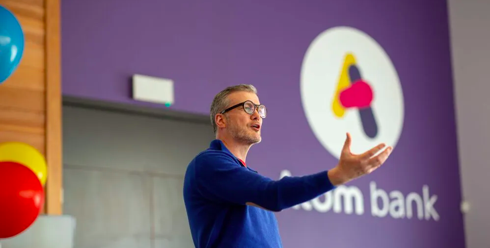 Atom Bank poprawia wyniki, ale wciaz jest na minusie Zrodlo: Atom Bank
