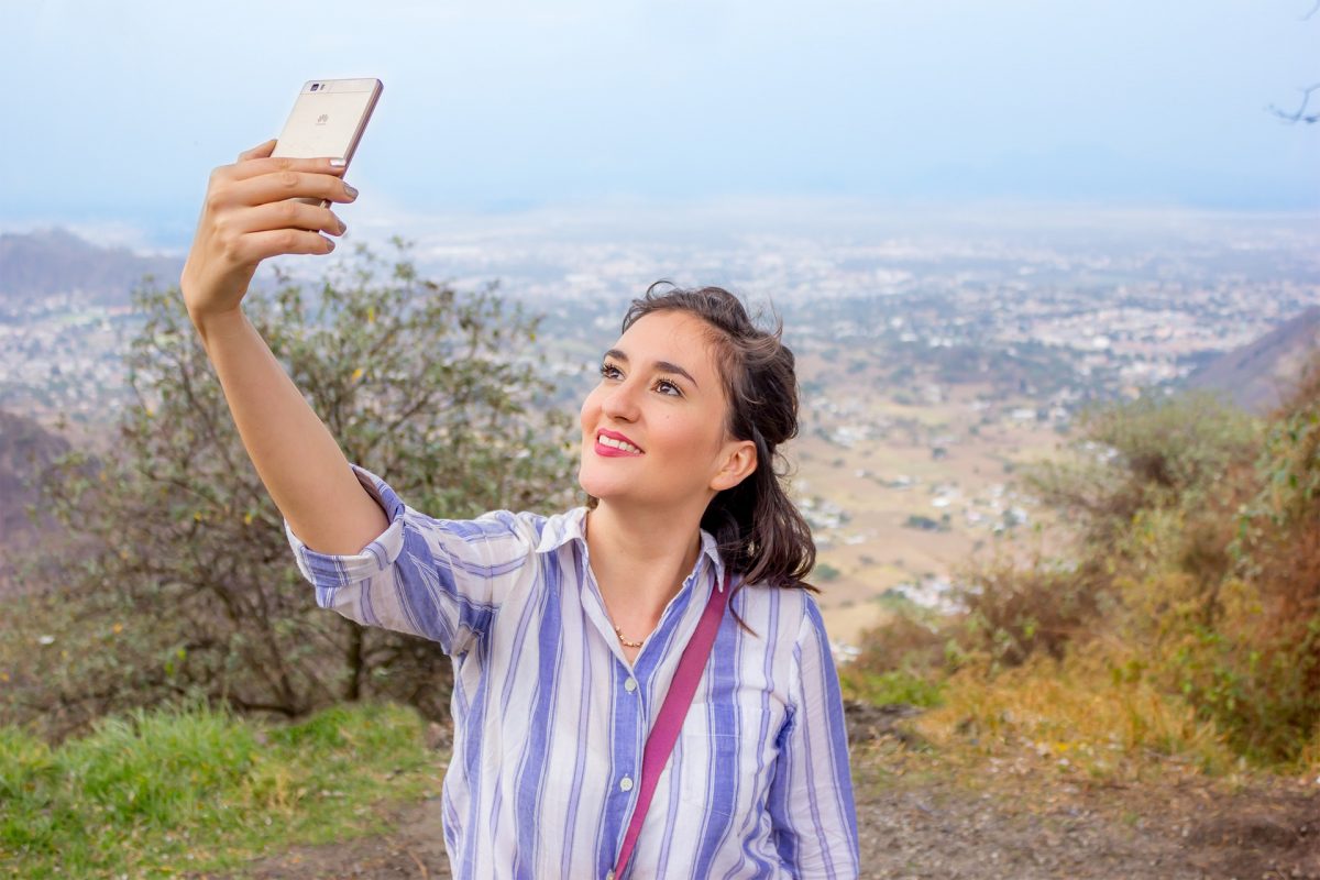Konto firmowe i walutowe na selfie w Santander Bank Polska