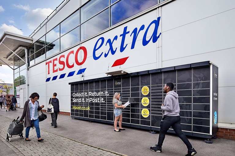 Przy sklepach Tesco w Wielkiej Brytanii staną kolejne paczkomaty InPost