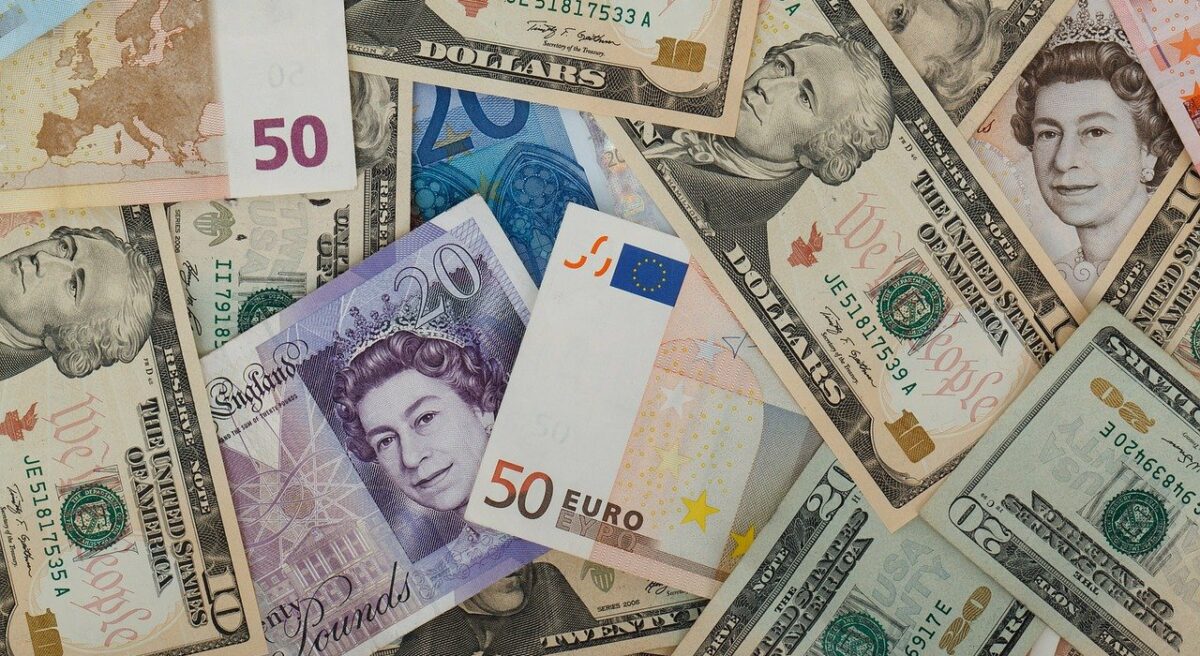 RPP czeka, a Bank Kanady tnie