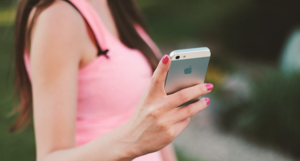 Nowy projekt Apple. iPhone będzie terminalem płatniczym?
