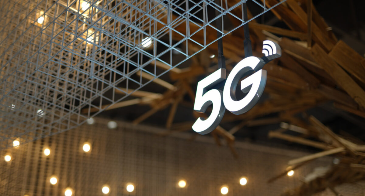 Plus i Play pod lupą UOKiK. Chodzi o reklamy sieci 5G