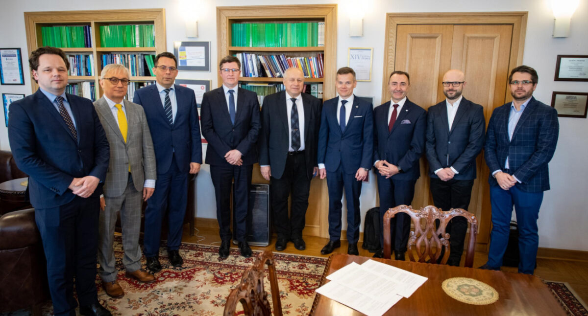 UKNF, WPiA UW oraz FinTech Poland łączą siły. Będą propagować wiedzę o rynku finansowym