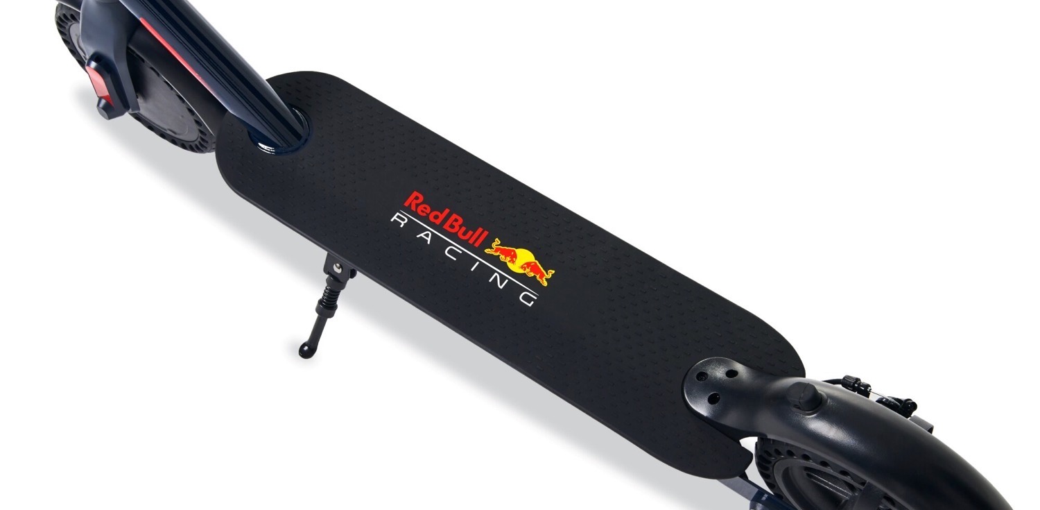 Nowe hulajnogi elektryczne Red Bull Racing mozna juz kupic w Polsce