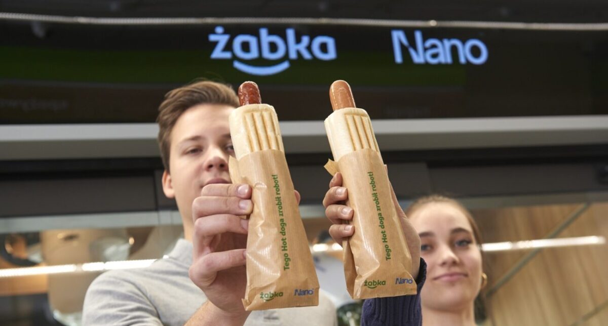 W Żabce Nano hotdogi zaserwuje nam… robot